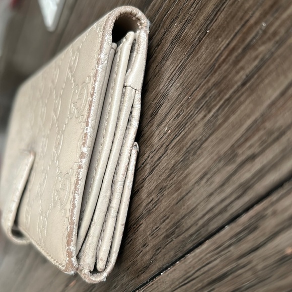 GUCCI Ivory Guiccissima Leather Wallet - Picture 4 of 16